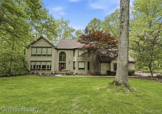 Homes for sale in Brighton, MI | 2018 Pine Hollow Trl, Brighton, MI 48114 | MLS# 60997481