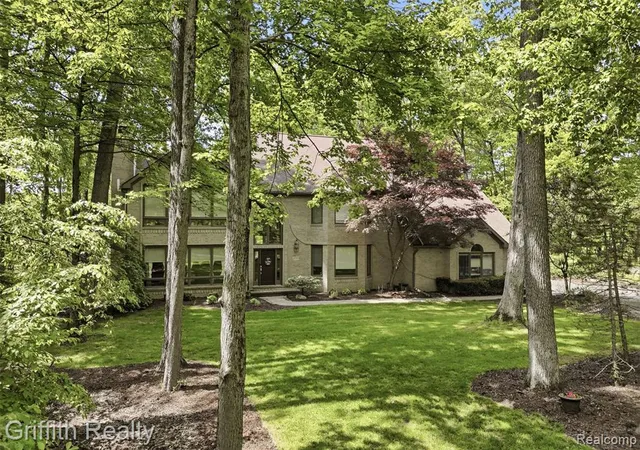 Homes for sale in Brighton, MI | 2018 Pine Hollow Trl, Brighton, MI 48114 | MLS# 60997481