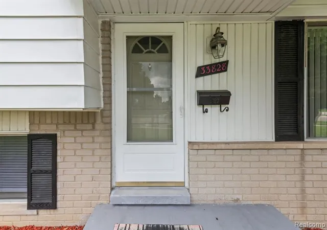 4th image of 33828 Stonewood Dr, Sterling Heights, MI 48312 | MLS# 61006438