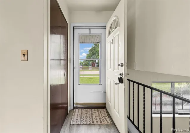 5th image of 33828 Stonewood Dr, Sterling Heights, MI 48312 | MLS# 61006438