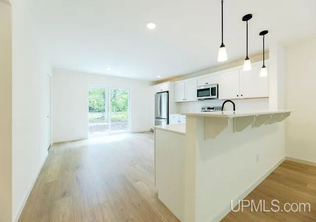 Photo 2 of Single family home for sale at 41 Tipperary Rd, Gladstone, MI 49837 | MLS# 50215574 | Listing updated on 2026-08-12