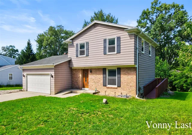 Photo 2 of Single family home for sale at 875 Argo Ave, Grand Rapids, MI 49546 | MLS# 70553064 | Listing updated on 2026-08-26