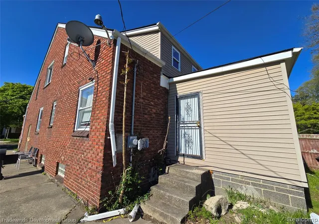 Photo 4 of Single family home for sale at 7607 Dobel St, Detroit, MI 48234 3913 | MLS# 61002015 | Listing updated on 2026-10-21
