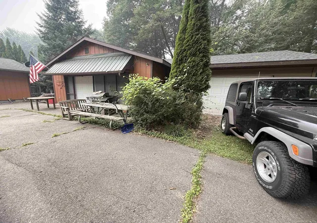 Photo 2 of Single family home for sale at 948 S Foster Rd, Au Gres, MI 48703 | MLS# 50215945 | Listing updated on 2026-08-26
