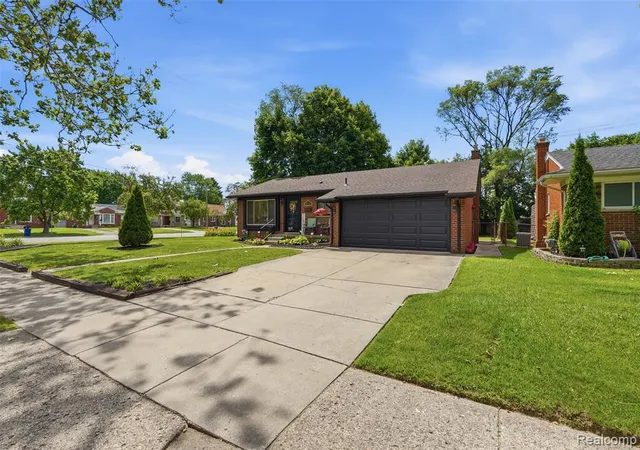 Photo 2 of Single family home for sale at 27407 Buckingham St, Livonia, MI 48154 4609 | MLS# 61025390 | Listing updated on 2026-08-29