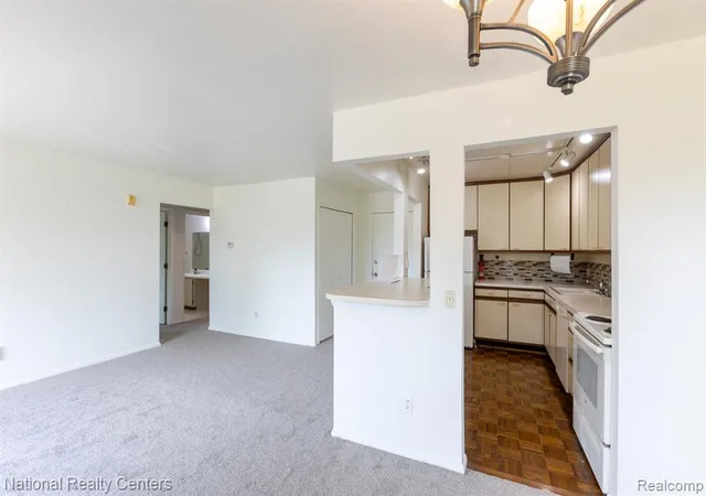 4th image of 31993 W 12 Mile Rd #309, Farmington Hills, MI 48334 | MLS# 60988630