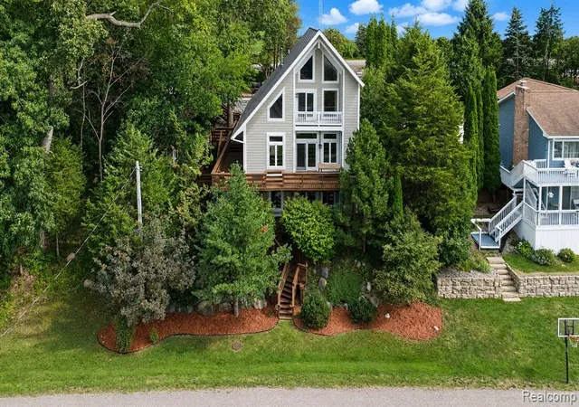 Photo 1 of Sale Pending at 15420 Jennings Rd, Fenton, MI 48430 1799 | MLS# 61025003 | Listing updated on 2026-09-03