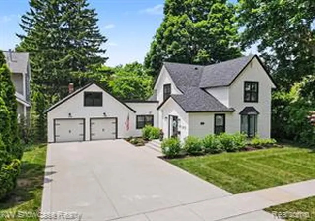 Homes for sale in Milford, MI | 615 Hickory St, Milford, MI 48381 1652 | MLS# 61007669