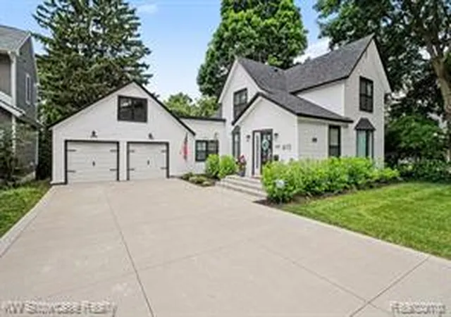 Homes for sale in Milford, MI | 615 Hickory St, Milford, MI 48381 1652 | MLS# 61007669