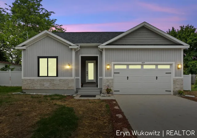 Homes for sale in Comstock Park, MI | 409 6 Mile Rd, Comstock Park, MI 49321 | MLS# 70538597