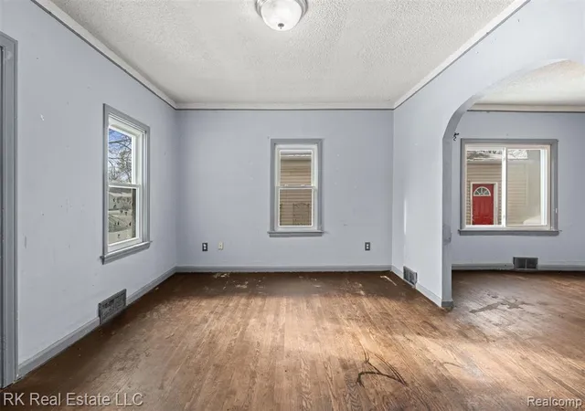 2nd image of 1125 E Hayes Ave, Hazel Park, MI 48030 | MLS# 61001214