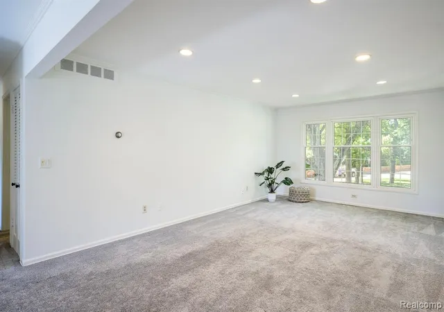 Homes for sale in Bloomfield Hills, MI | 150 Billingsgate Ct, Bloomfield Hills, MI 48301 1601