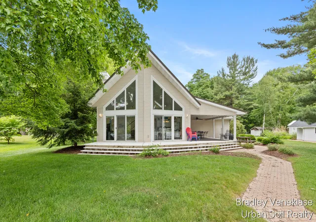 Homes for sale in Grant, MI | 12464 S Sand Beach Dr, Grant, MI 49327 | MLS# 70538849