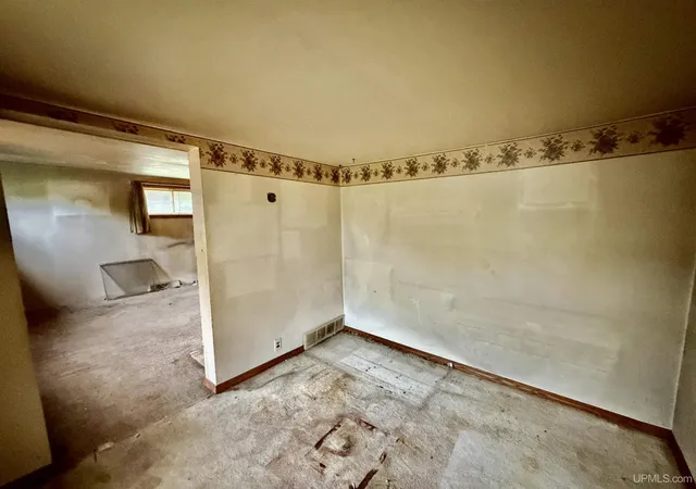 Homes for sale in Ironwood, MI | 219 E Bonnie St, Ironwood, MI 49938 | MLS# 50205113