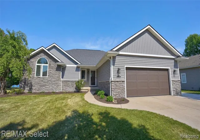 Homes for sale in Flushing, MI | 2288 Lost Creek Dr, Flushing, MI 48433 | MLS# 60999206