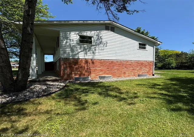 3rd image of 6139 Pebbleshire Cir, Grand Blanc, MI 48439 | MLS# 60997122