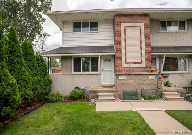 Homes for sale in Livonia, MI | 11026 Middlebelt Rd, Livonia, MI 48150 | MLS# 61005710