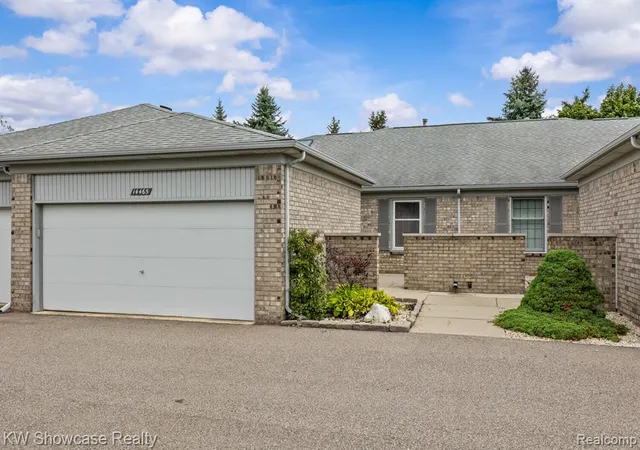 Photo 2 of Sale Pending at 14465 Foy Creek Ct, Shelby Twp, MI 48315 4311 | MLS# 61025162 | Listing updated on 2026-09-16