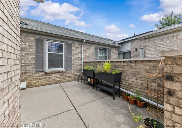 Photo 4 of Sale Pending at 14465 Foy Creek Ct, Shelby Twp, MI 48315 4311 | MLS# 61025162 | Listing updated on 2026-09-16