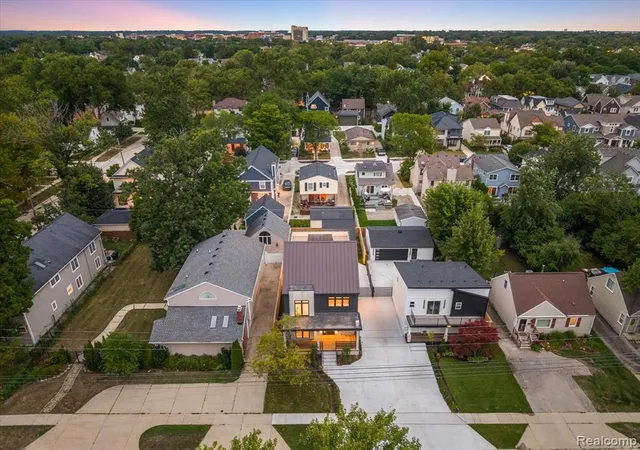 Photo 4 of Single family home for sale at 673 E 14 Mile, Birmingham, MI 48009 2024 | MLS# 61024861 | Listing updated on 2026-08-30