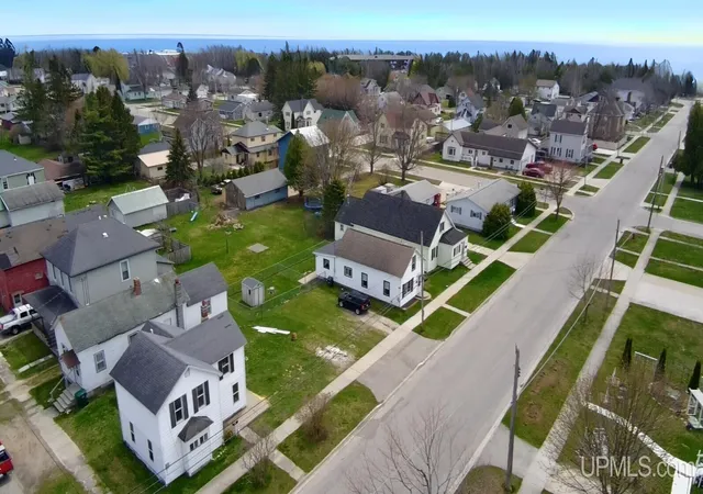 Photo 3 of Single family home for sale at 601 Range St, Manistique, MI 49854 | MLS# 50175764 | Listing updated on 2025-10-07
