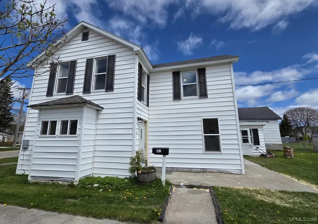 Photo 3 of Single family home for sale at 601 Range St, Manistique, MI 49854 | MLS# 50175764 | Listing updated on 2025-10-07