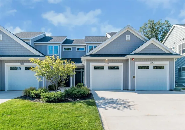 2nd image of 2384 Watertown Way #44, Grand Rapids, MI 49505 | MLS# 70493621