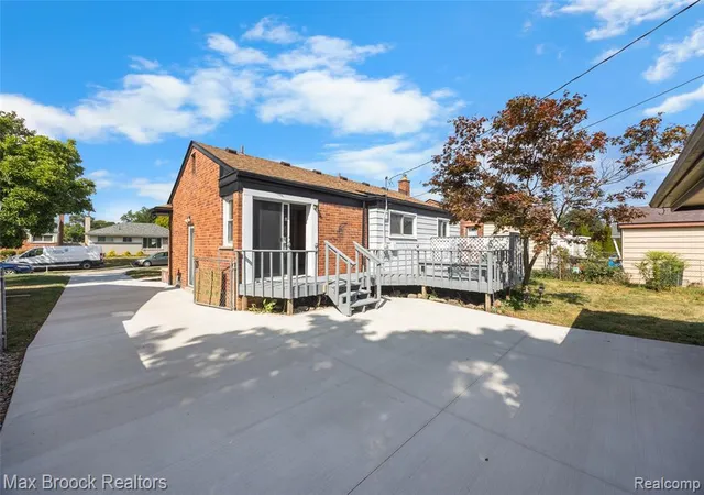 Photo 3 of Sale Pending at 33711 Rosslyn Ave, Garden City, MI 48135 1073 | MLS# 61023770 | Listing updated on 2026-08-26