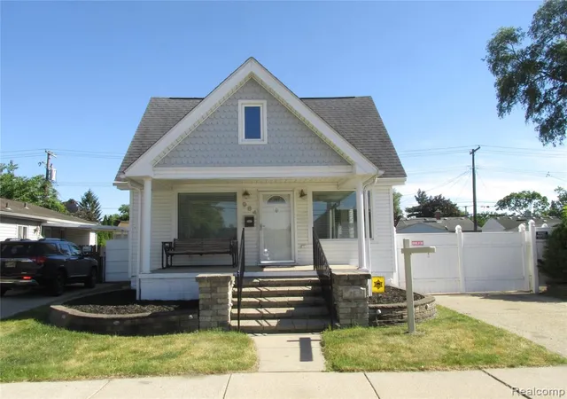 Homes for sale in Hazel Park, MI | 984 E Mahan Ave, Hazel Park, MI 48030 | MLS# 61000138