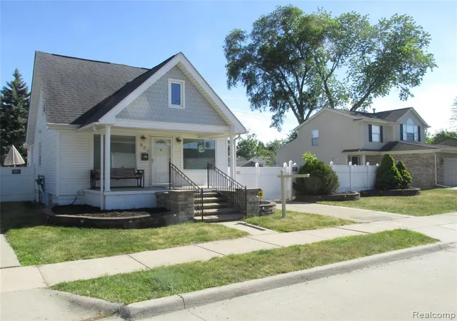Homes for sale in Hazel Park, MI | 984 E Mahan Ave, Hazel Park, MI 48030 | MLS# 61000138