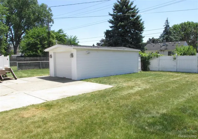 Homes for sale in Hazel Park, MI | 984 E Mahan Ave, Hazel Park, MI 48030 | MLS# 61000138
