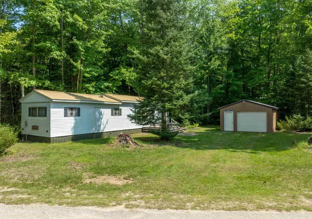 Photo 1 of Sale Pending at 9970 N Graves Rd, Manistique, MI 49854 | MLS# 50216109 | Listing updated on 2026-10-29