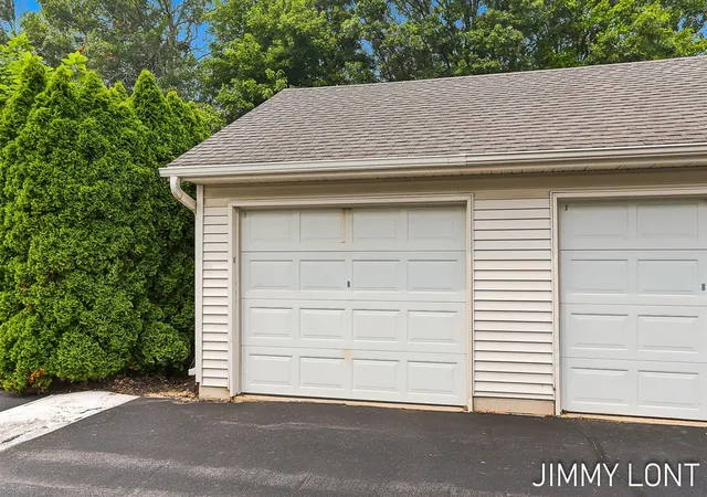 Listing Photo 4 - Condo for sale in building located at 3074 W Crystal Waters Dr, Holland, MI 49424 - Unit #8