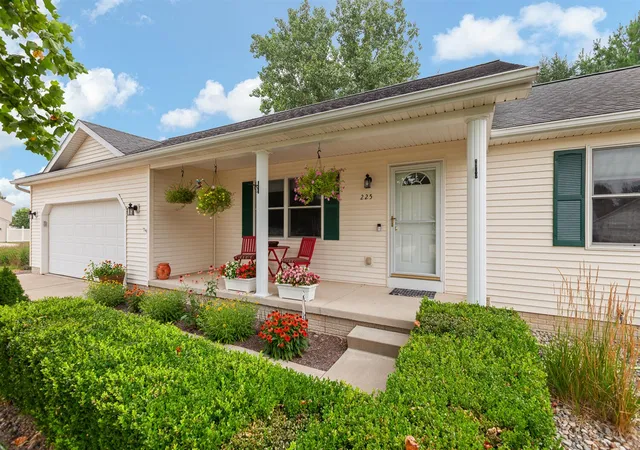 3rd image of 225 Joy Rd, Adrian, MI 49221 | MLS# 70548575