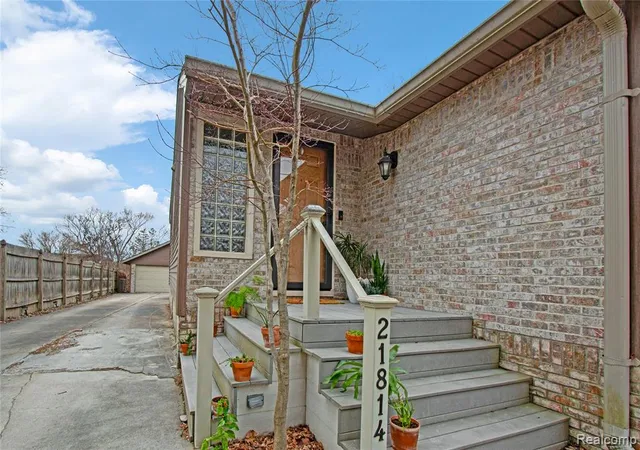 Photo 2 of Single family home for sale at 21814 Parker St, Farmington Hills, MI 48336 | MLS# 61022589 | Listing updated on 2026-09-06