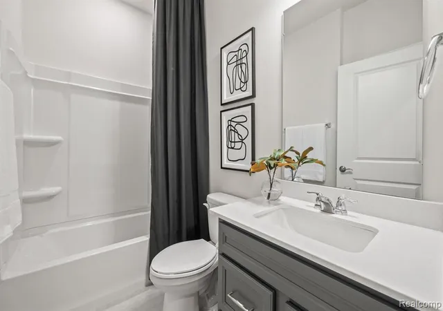 Photo 18 of Condo for sale at 55913 Oak Pointe Dr, Shelby, MI 48315 | MLS# 61025121 | Listing updated on 2026-08-28