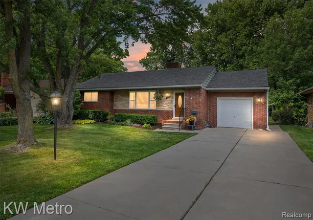 Homes for sale in Harper Woods, MI | 20665 Woodcrest St, Harper Woods, MI 48225 | MLS# 61008087