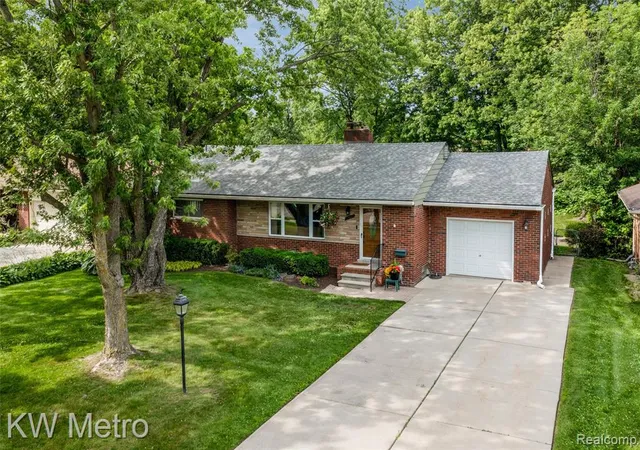 Homes for sale in Harper Woods, MI | 20665 Woodcrest St, Harper Woods, MI 48225 | MLS# 61008087