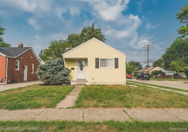 2nd image of 26461 Belanger St, Roseville, MI 48066 | MLS# 61022662
