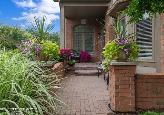 Photo 2 of Sale Pending at 54920 Hennington Ct, Shelby Township, MI 48316 | MLS# 50214032 | Listing updated on 2026-09-03