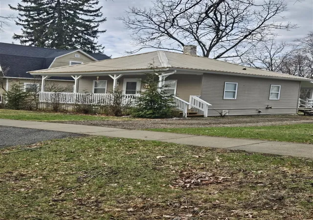 Homes for sale in Hillsdale, MI | 144 S Manning St, Hillsdale, MI 49242 | MLS# 70520501