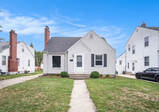 2nd image of 1756 Tamarack Ave, Grand Rapids, MI 49504 | MLS# 70487312