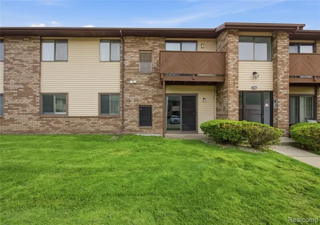 Homes for sale in Westland, MI | 7708 Manor Cir #103, Westland, MI 48185 | MLS# 60996885
