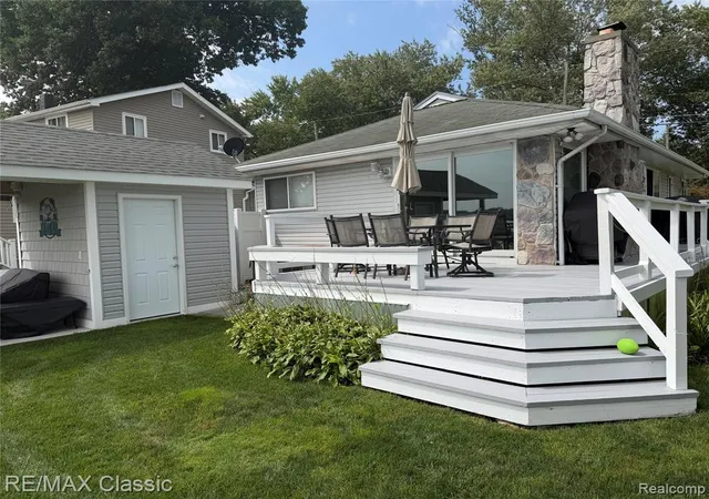 41st image of 294 Lakeside Dr, White Lake, MI 48386 | MLS# 61022556