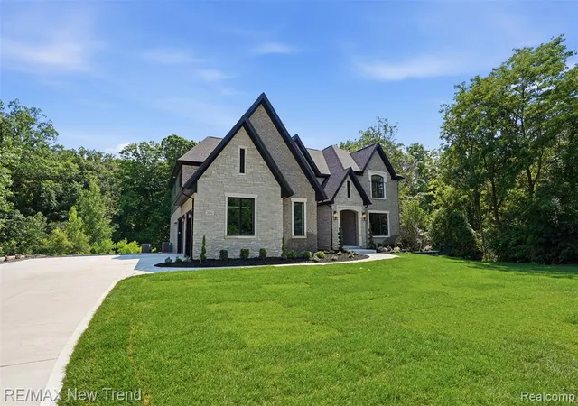 Photo 3 of Single family home for sale at 28943 Wintergreen, Farmington Hills, MI 48331 | MLS# 61012538 | Listing updated on 2026-07-18
