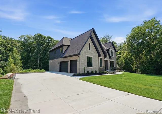 Photo 4 of Single family home for sale at 28943 Wintergreen, Farmington Hills, MI 48331 | MLS# 61012538 | Listing updated on 2026-07-18