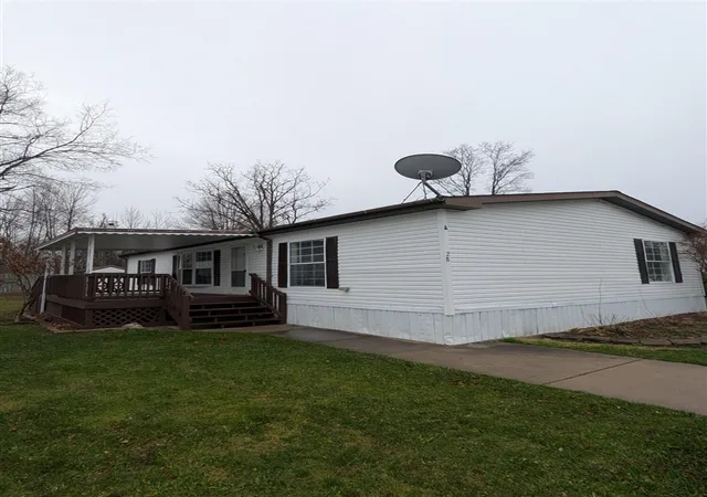 Single family home for sale at 28 Bellwood Dr, Swartz Creek, MI 48473 | MLS# 70443682 | Listing updated on 2025-11-29