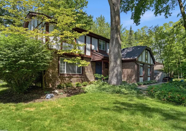 3rd image of 23011 Gill Rd Rd, Farmington Hills, MI 48335 | MLS# 50209998