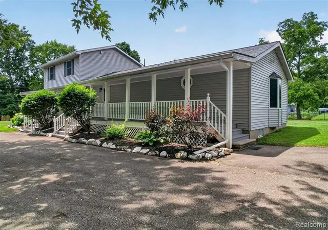 Photo 3 of Single family home for sale at 1437 E Cook Rd, Grand Blanc, MI 48439 8370 | MLS# 61010239 | Listing updated on 2026-09-02