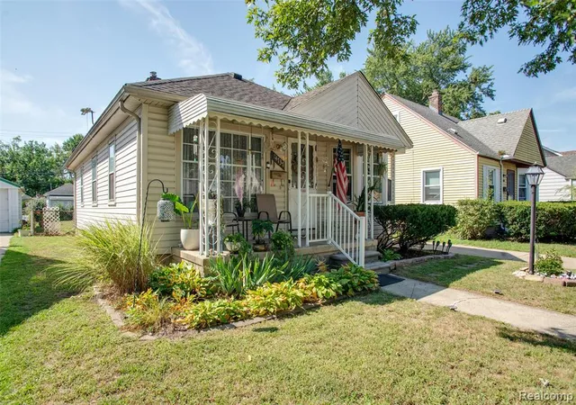 Photo 2 of Sale Pending at 24737 Union St, Dearborn, MI 48124 4819 | MLS# 61025385 | Listing updated on 2026-09-12